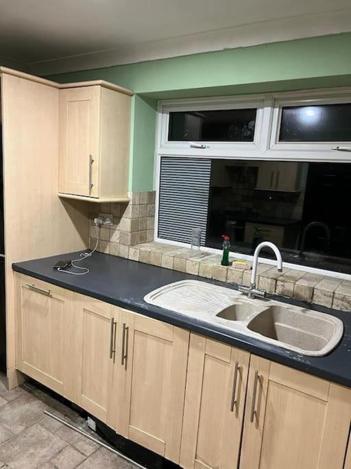 Cheerful 3 Bed House With Free Parking. Villa Nottingham Exterior photo