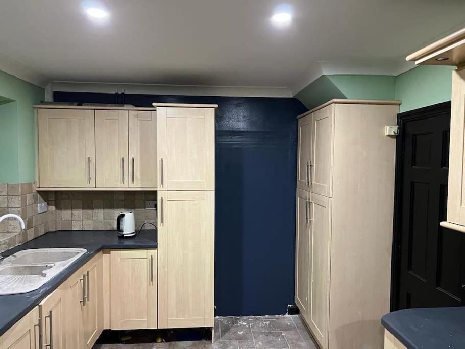 Cheerful 3 Bed House With Free Parking. Villa Nottingham Exterior photo