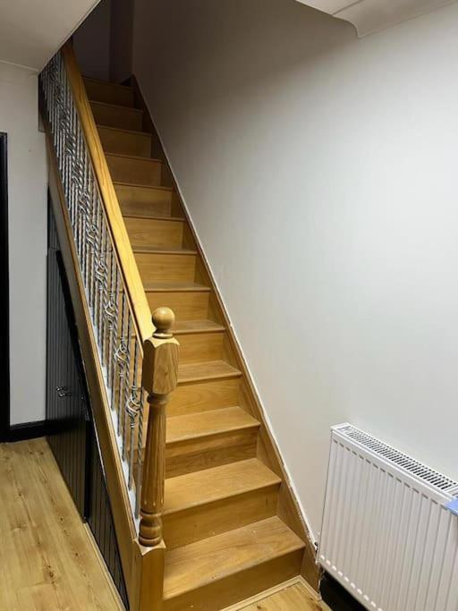 Cheerful 3 Bed House With Free Parking. Villa Nottingham Exterior photo